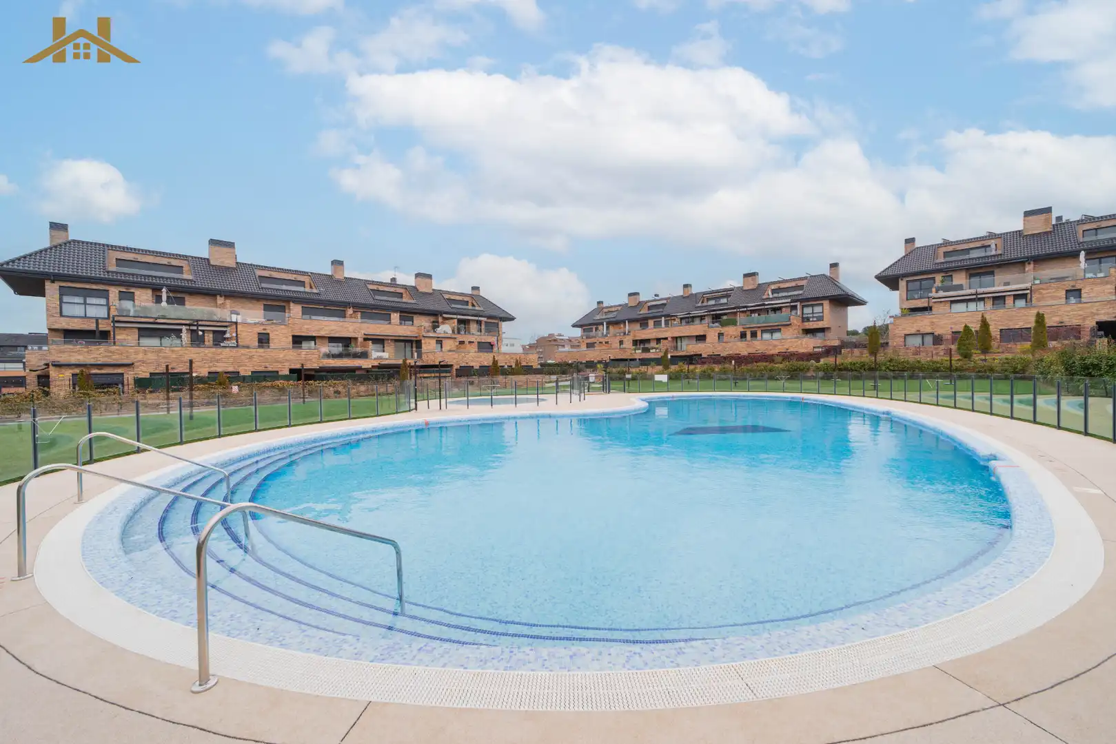 Piscina de Piso en venta en Valenoso