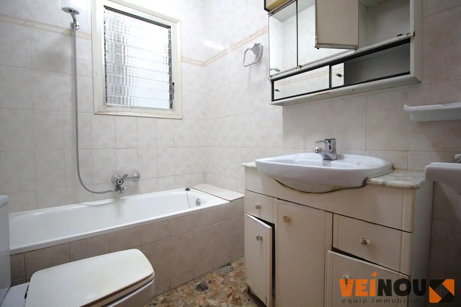 Baño de Casa adosada en venta en Cornellà de Llobregat con Terraza y Balcón