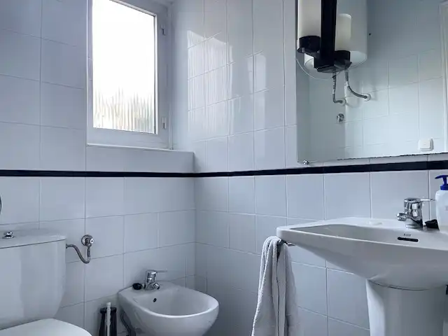 Bany de Casa o xalet en venda en Laguna de Duero amb Aire condicionat, Moblat i Forn
