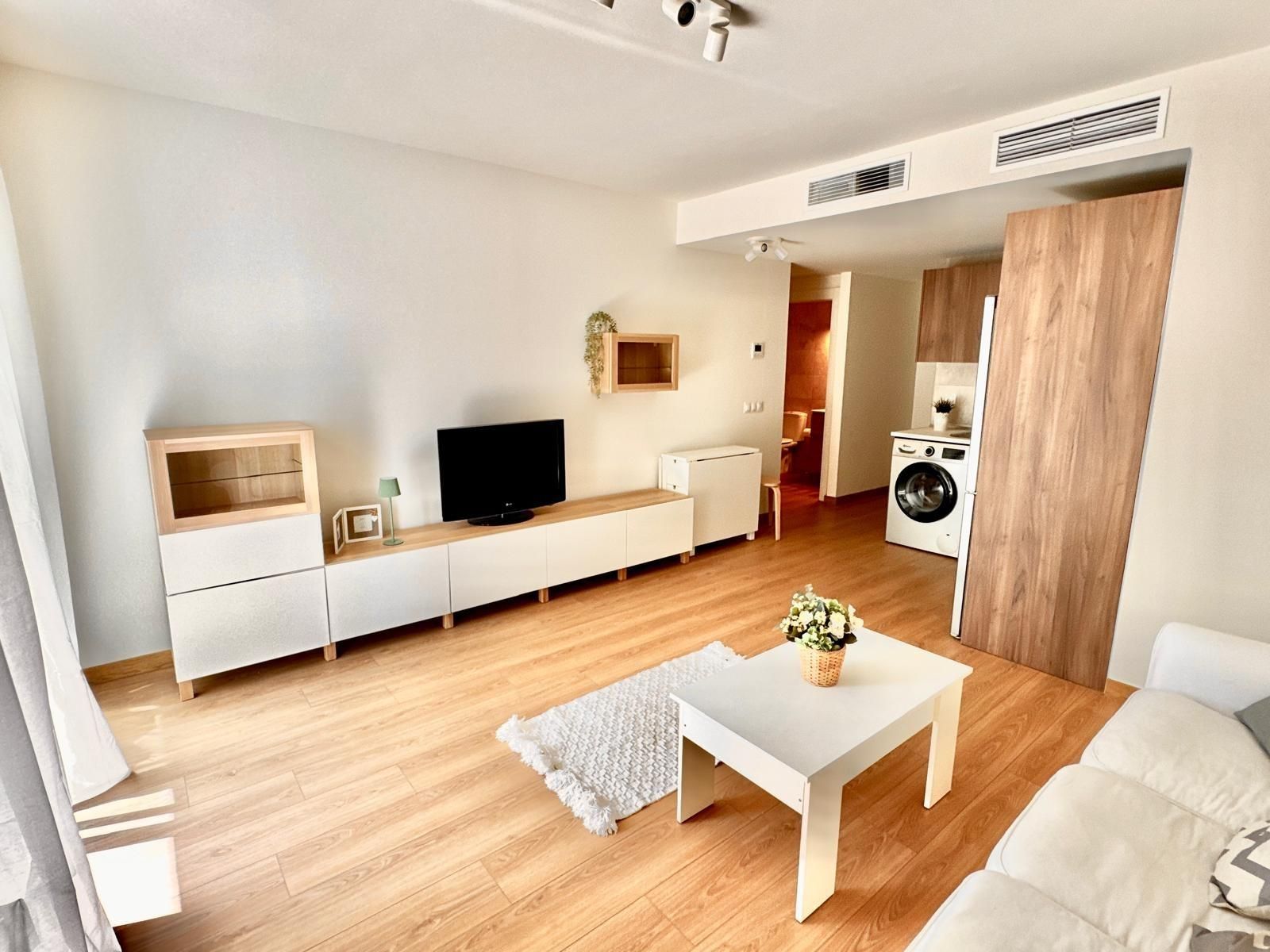 Sala d'estar de Apartament de lloguer en Fuengirola amb Aire condicionat i Terrassa
