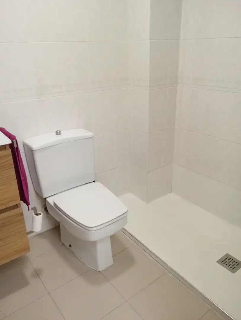 Bathroom of Office for rent in Valencia  with Air Conditioner and Heating