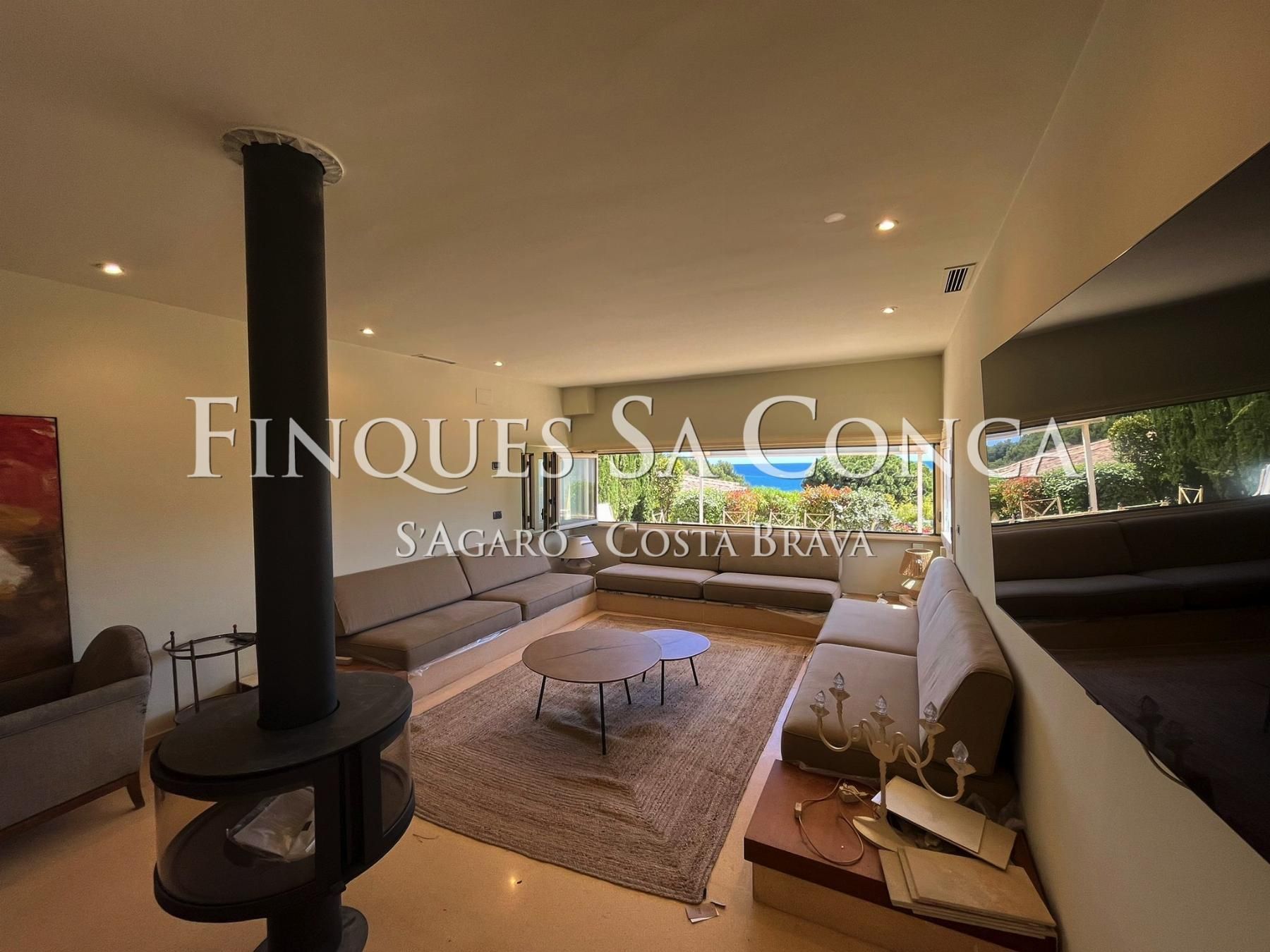 Sala d'estar de Casa o xalet en venda en Castell-Platja d'Aro amb Piscina