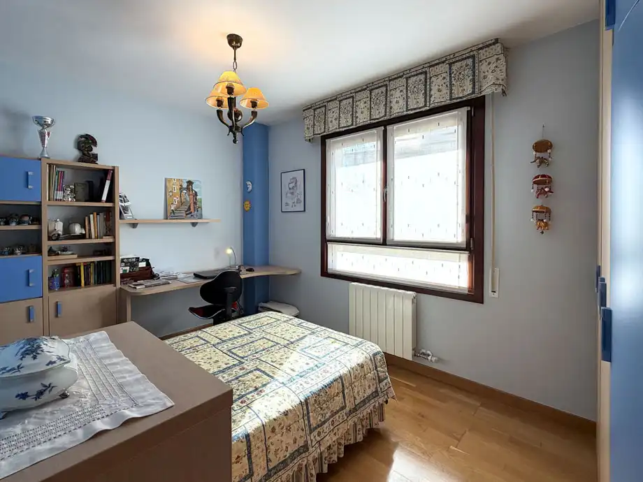 Dormitori de Casa o xalet en venda en Zabalgana