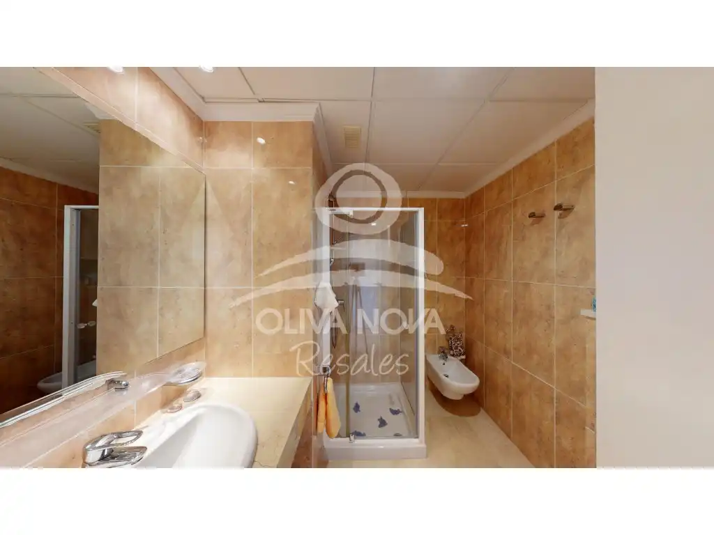 Bathroom of Attic for sale in Oliva  with Terrace, Swimming Pool and Furnished