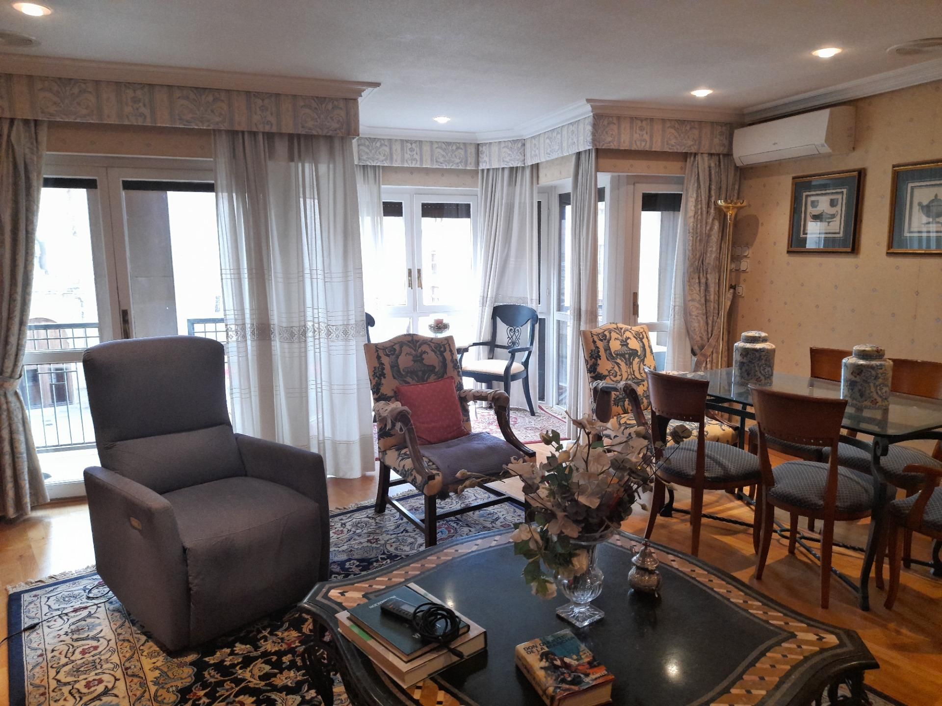 Living room of Flat to rent in Elche / Elx  with Air Conditioner, Parquet flooring and Balcony