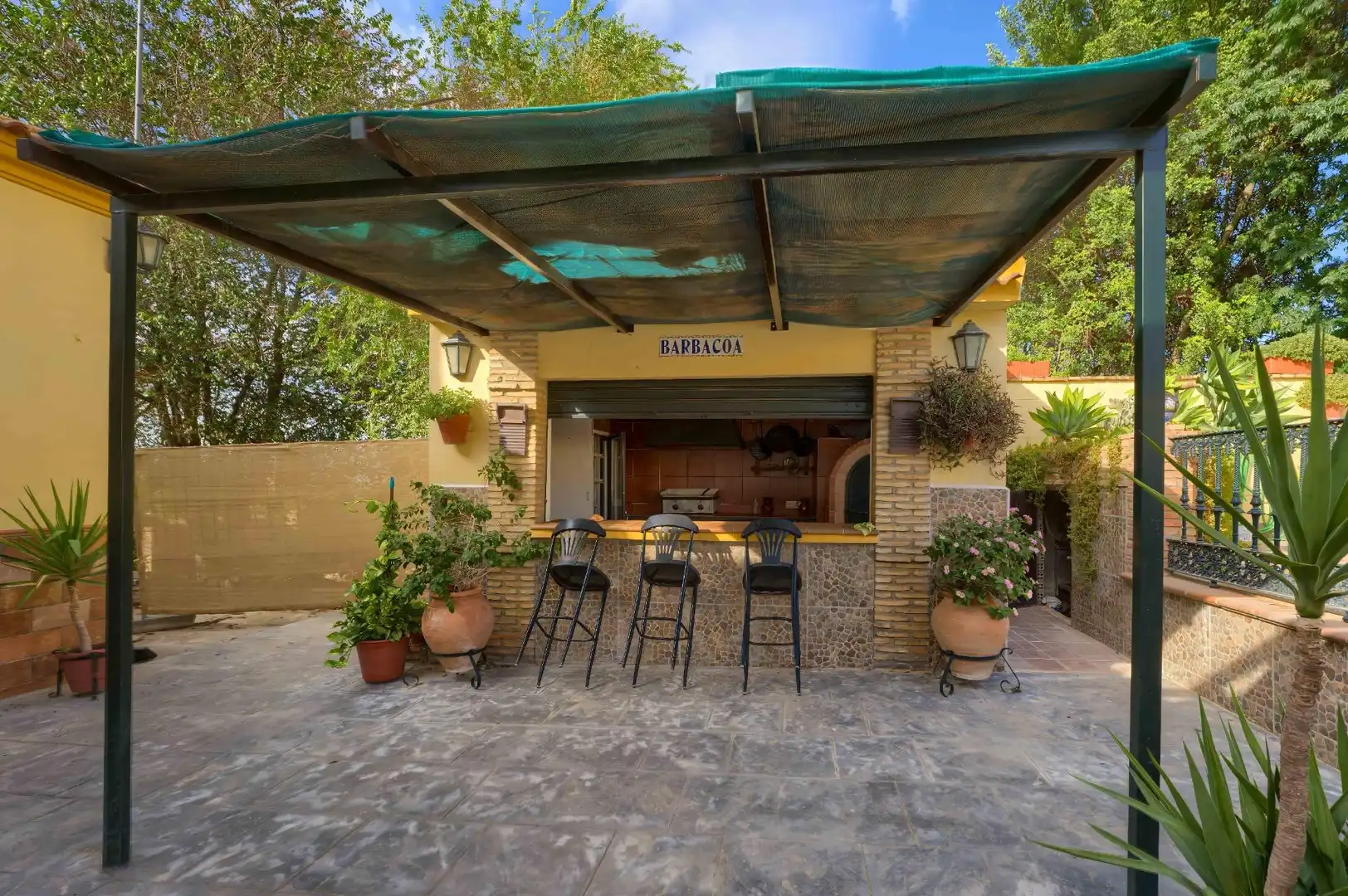 Terraza de Casa o chalet en venta en Sanlúcar la Mayor con Aire acondicionado, Calefacción y Jardín privado