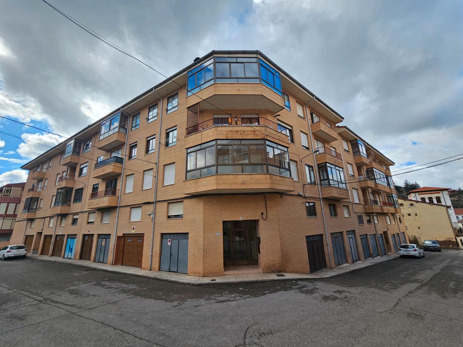 Vista exterior de Pis en venda en Pradoluengo amb Terrassa i Traster
