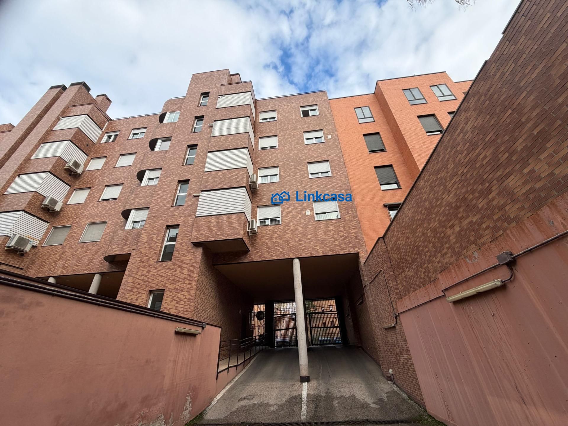 Exterior view of Garage for sale in  Madrid Capital