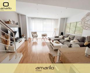 Sala d'estar de Casa adosada en venda en Alginet amb Aire condicionat, Terrassa i Balcó
