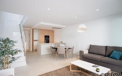 Sala d'estar de Casa adosada en venda en Girona Capital amb Terrassa i Balcó