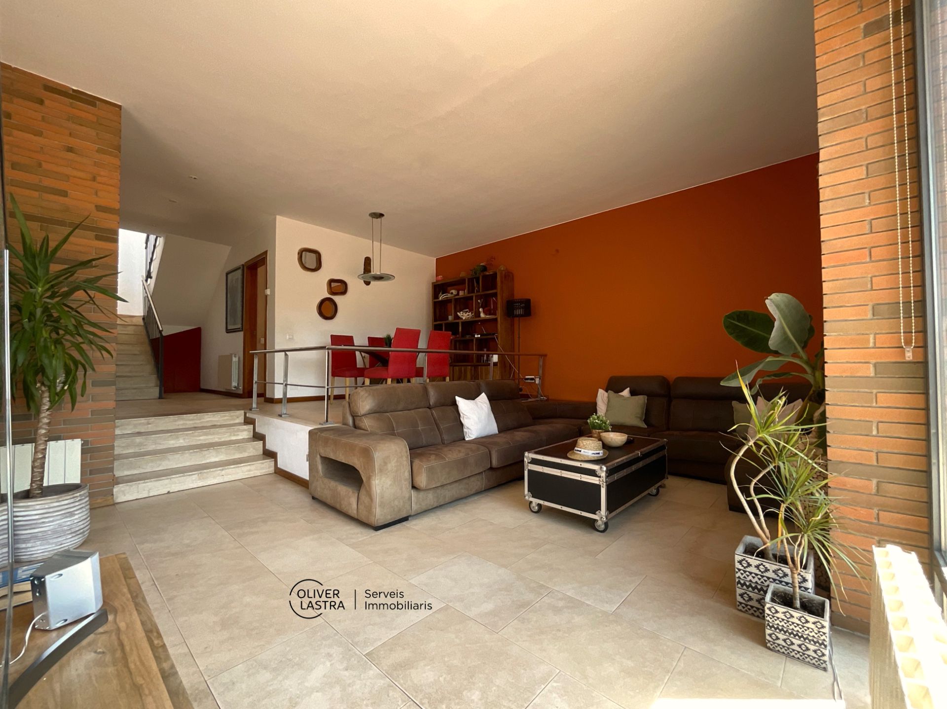 Sala d'estar de Casa o xalet en venda en Sant Andreu de la Barca amb Calefacció, Jardí privat i Parquet