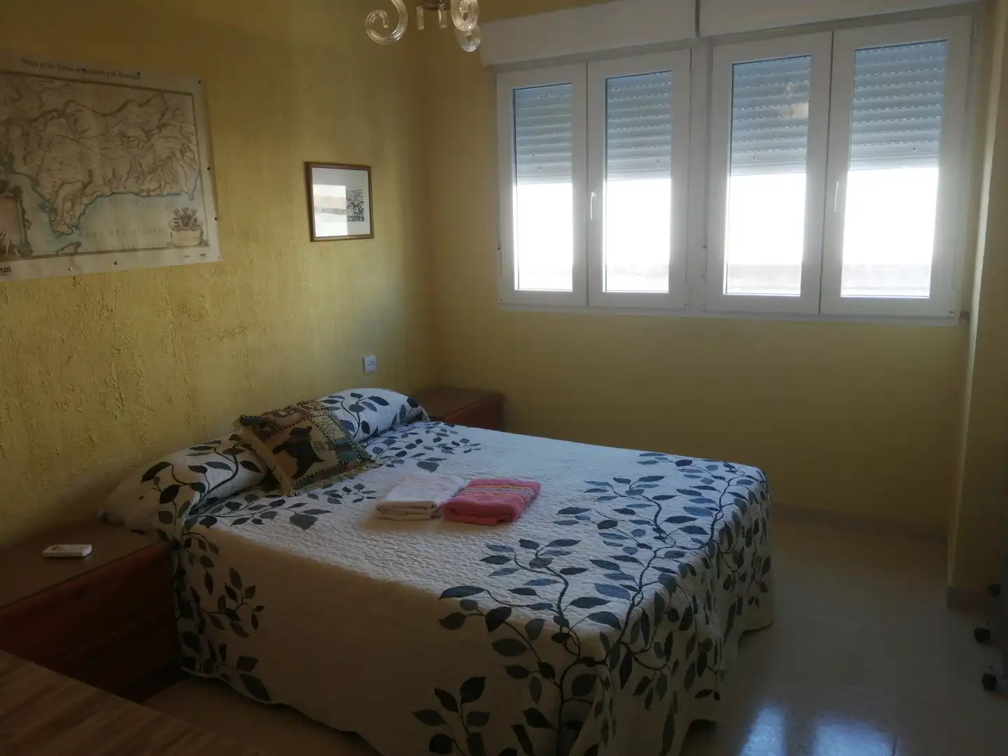 Habitación de Piso de alquiler en Cádiz con Aire acondicionado, Terraza y Amueblado