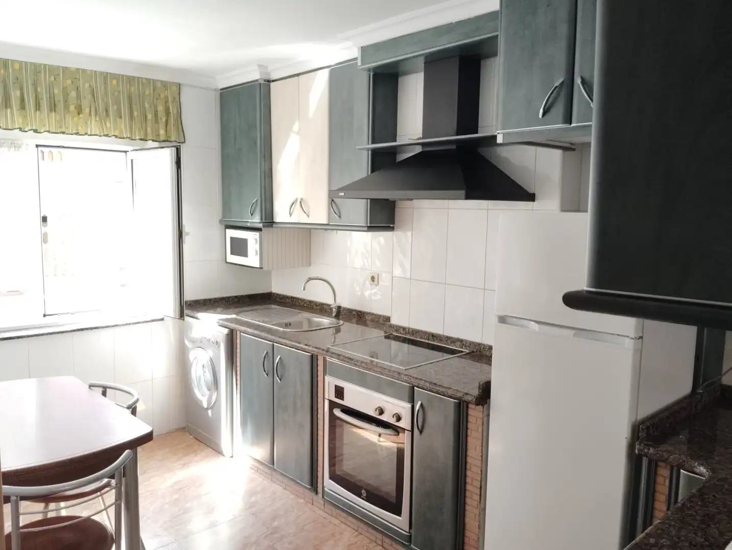 Kitchen of Flat for rent in Oviedo   with Heating, Furnished and Oven
