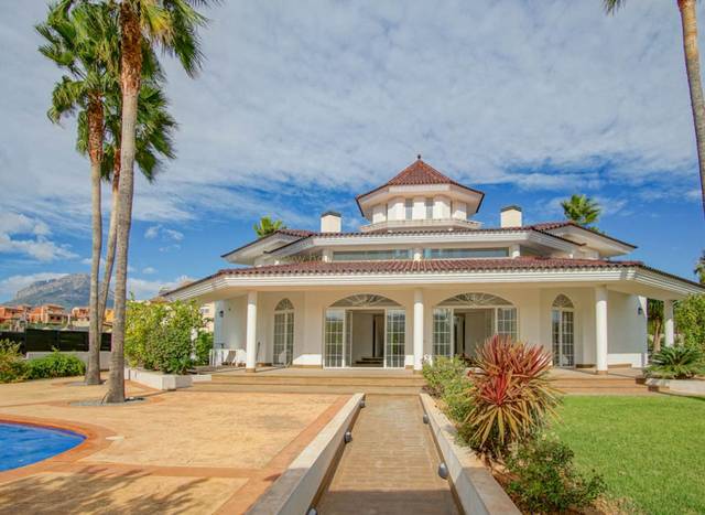 Casa-chalet en Venta en Altozano - Conde Lumiares