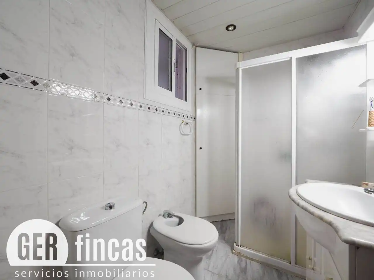 Bathroom of Flat for sale in Sud