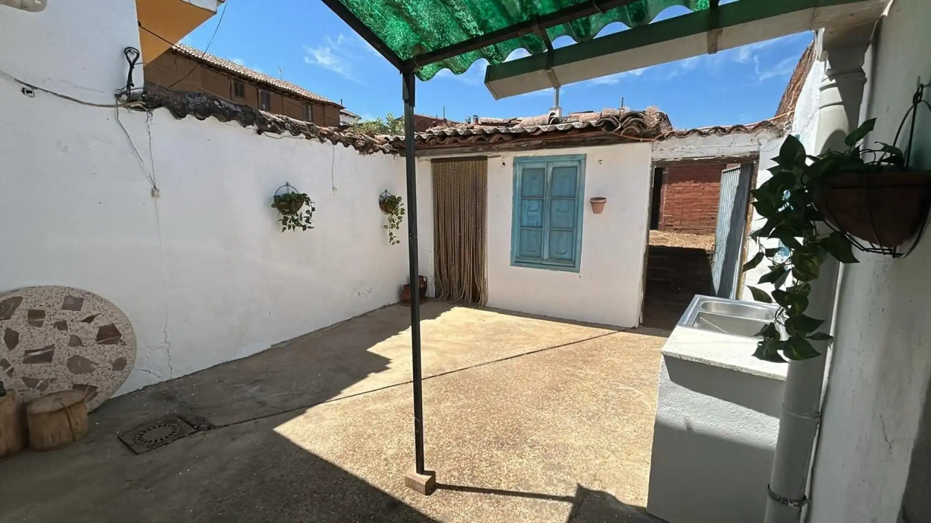 Terrassa de Casa adosada en venda en Villamañán amb Calefacció i Moblat