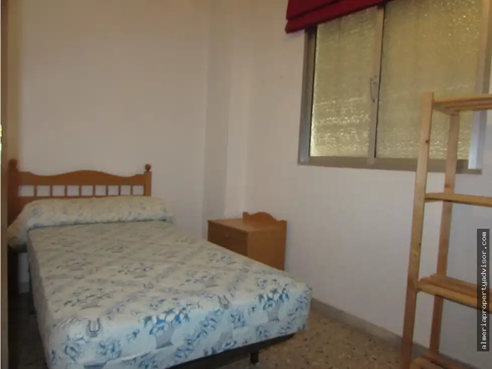 Dormitori de Pis en venda en Almería amb Moblat