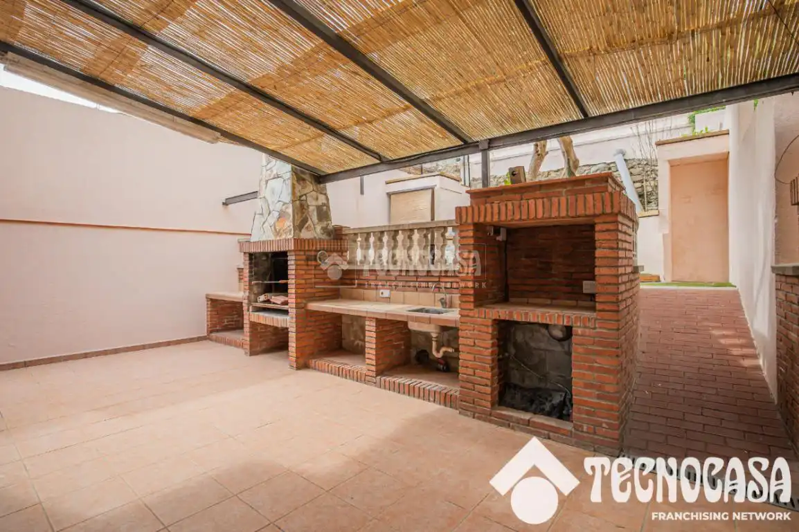Terrace of Houses for sale in Santa Coloma de Gramenet  with Air Conditioner, Heating and Terrace
