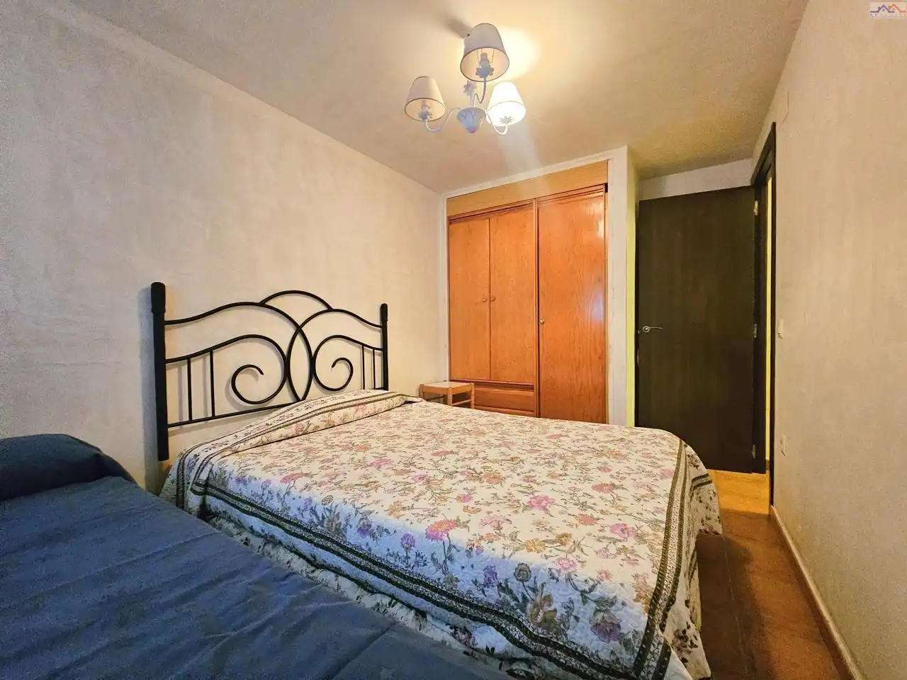 Dormitori de Casa o xalet en venda en Villa del Prado amb Traster i Piscina