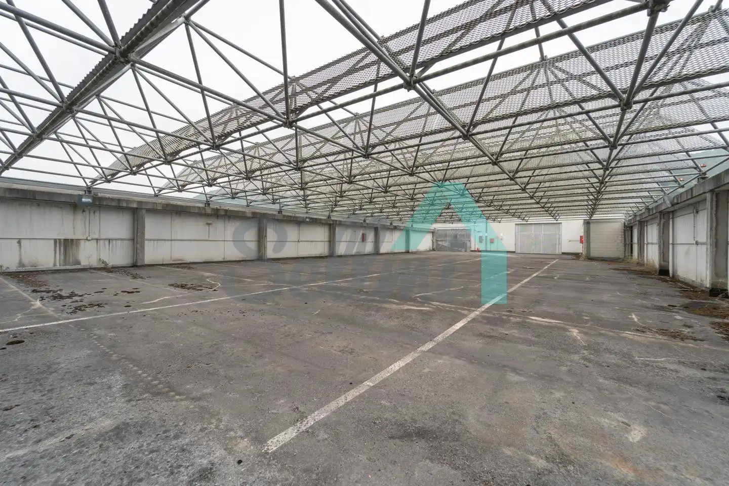 Parking de Nave industrial en venta en Oviedo 