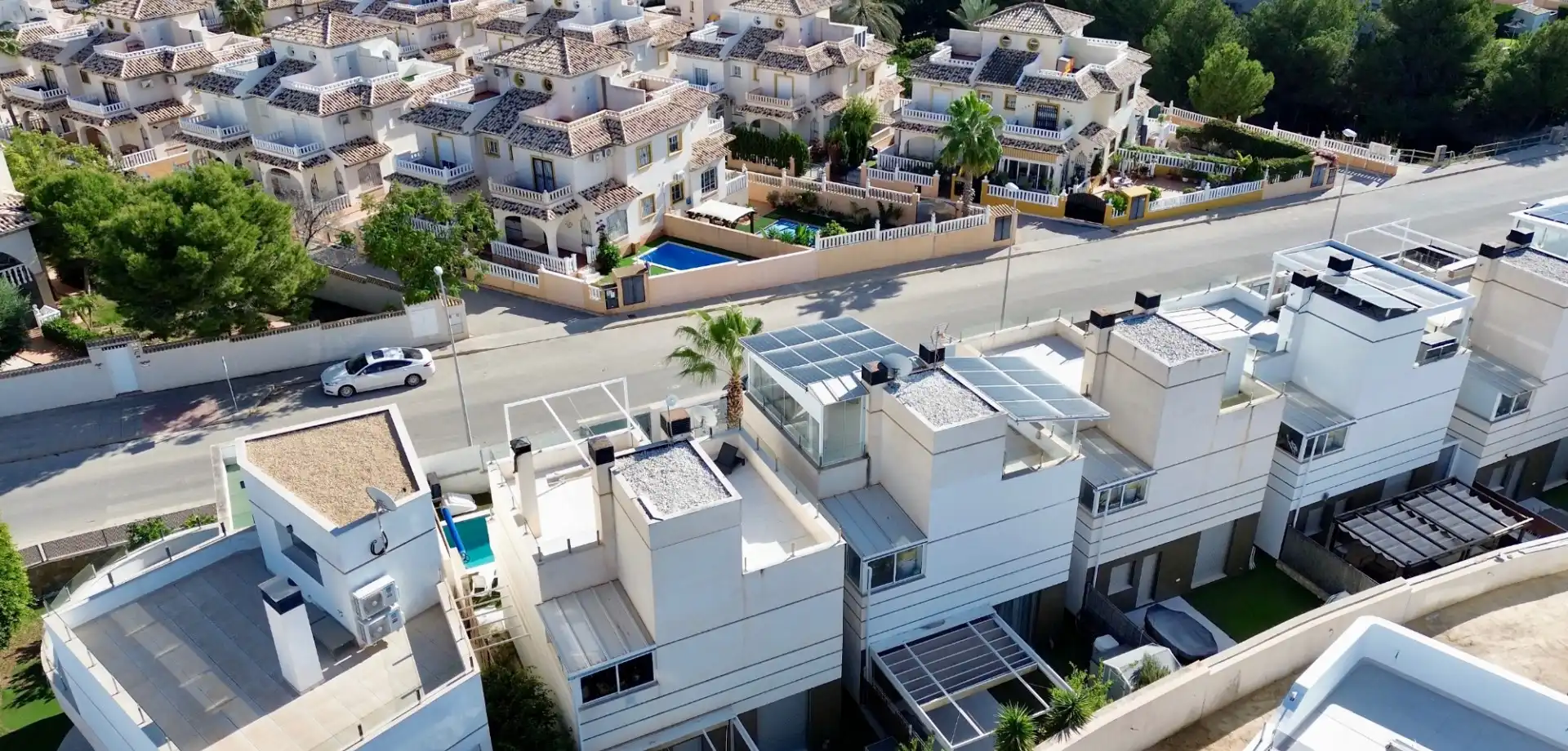 Vista exterior de Casa o xalet en venda en Orihuela amb Aire condicionat, Jardí privat i Terrassa