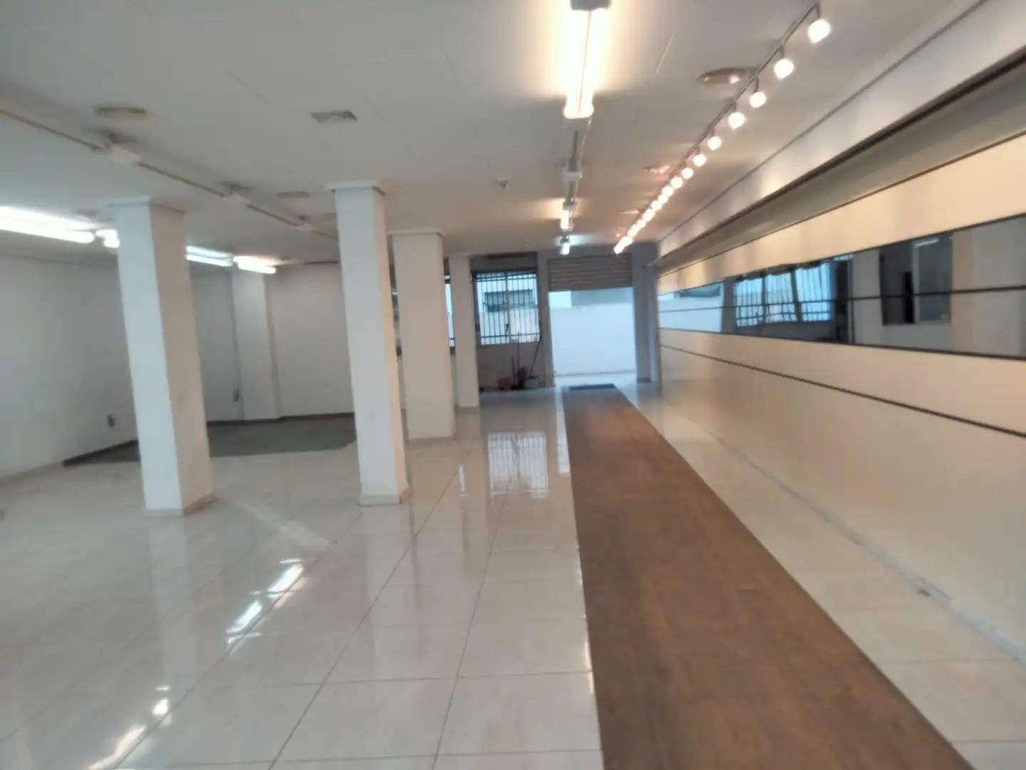 Local en venta en Manises