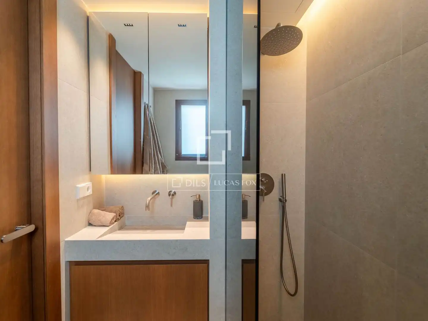 Baño de Ático de alquiler en Valencia con Aire acondicionado, Calefacción y Terraza