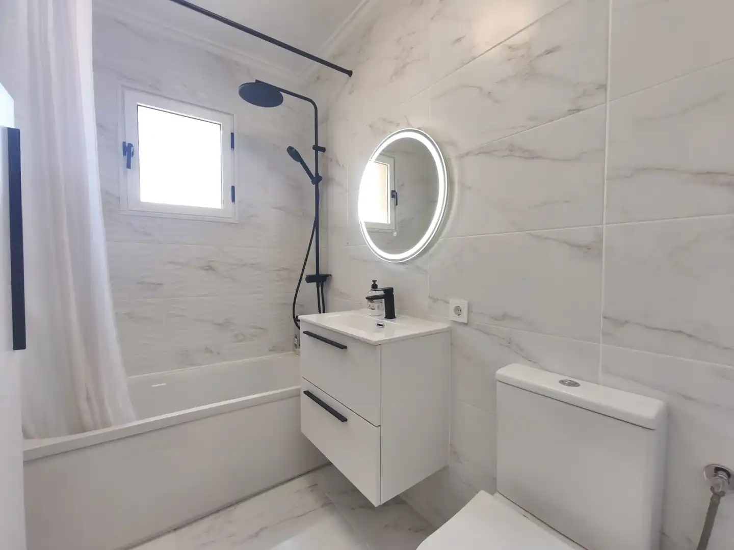 Baño de Casa adosada en venta en Orihuela con Aire acondicionado, Piscina y Amueblado