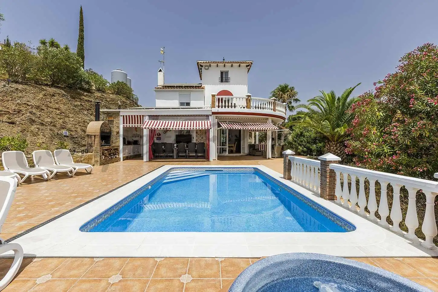 Casa amb piscina en venda a Sayalonga, imagen 2