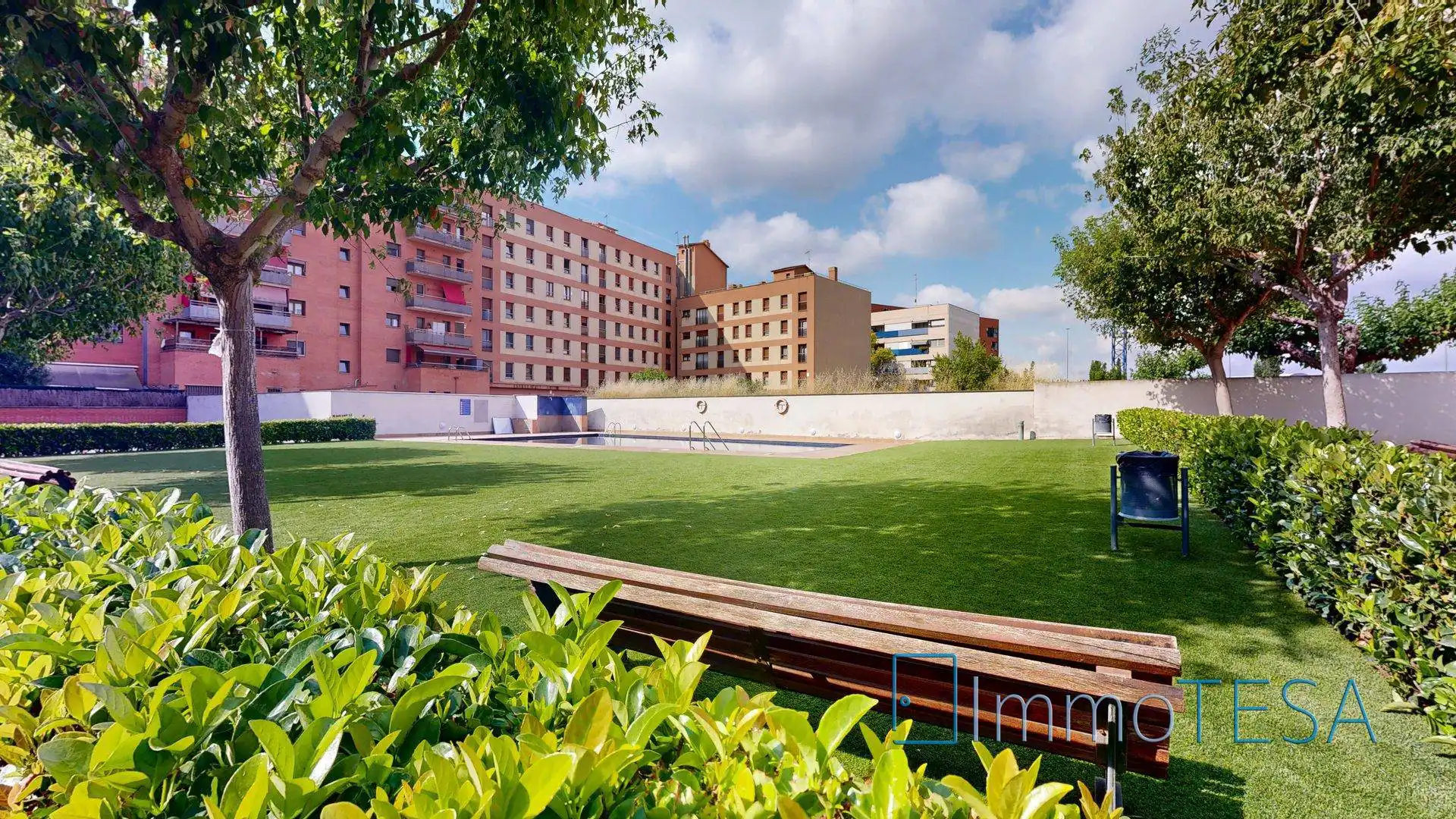 Vista exterior de Àtic en venda en Barberà del Vallès amb Aire condicionat, Calefacció i Parquet