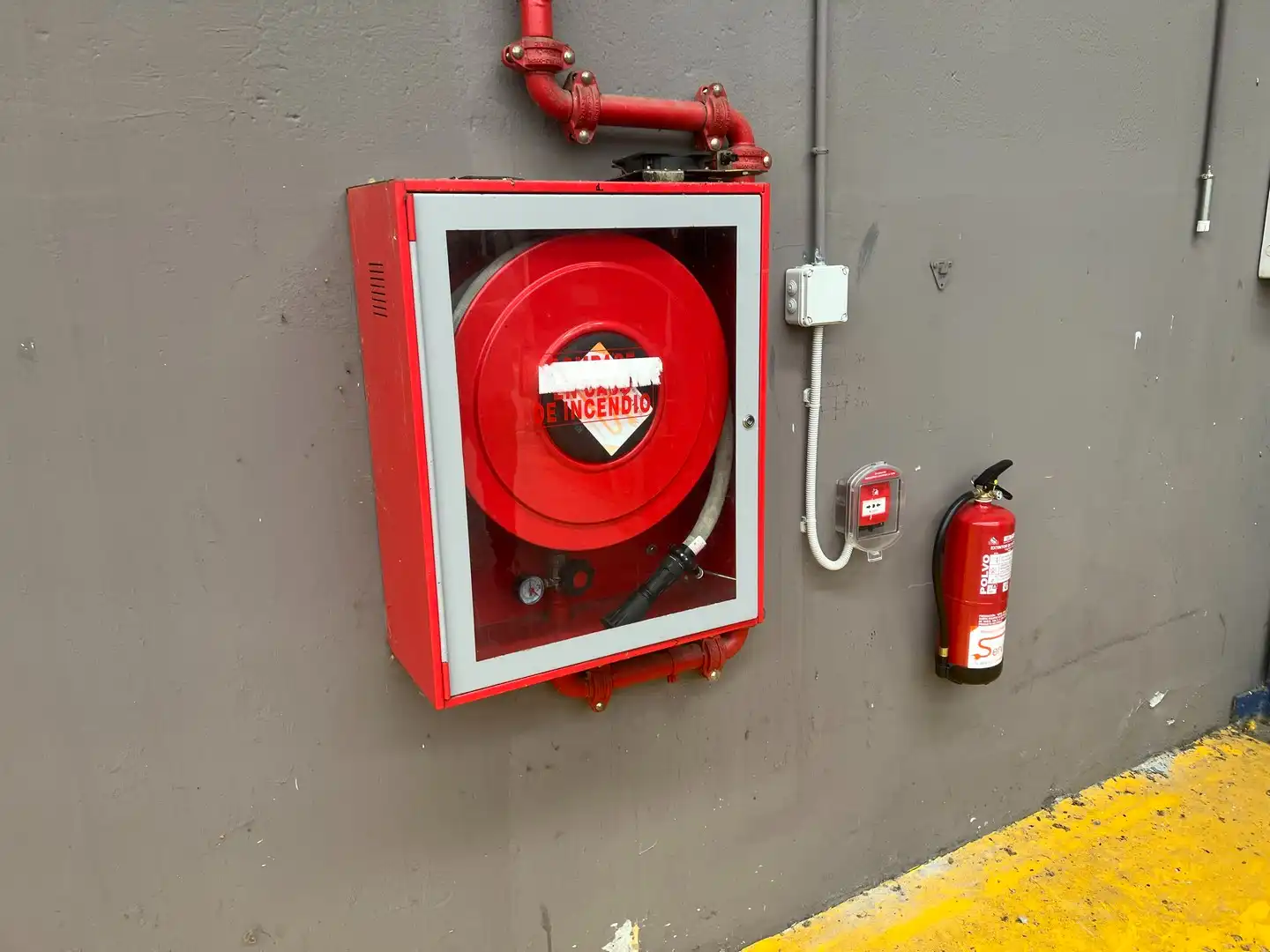 Vista exterior de Nave industrial de alquiler en Vigo  con Calefacción y Alarma