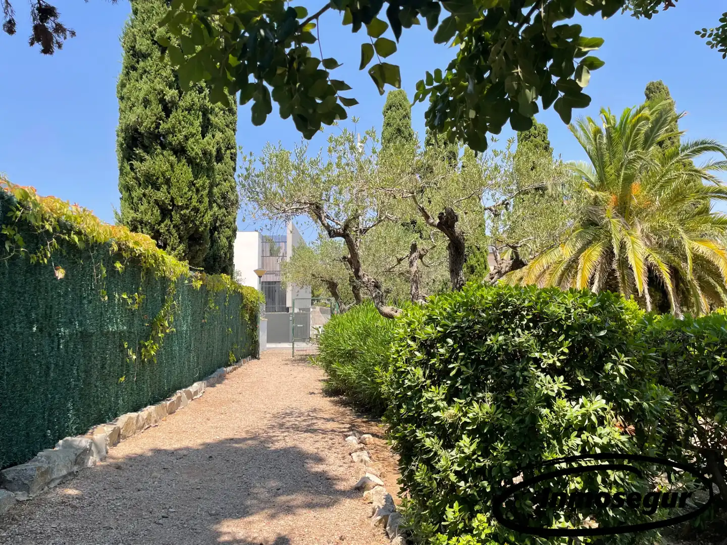 Vista exterior de Casa adosada en venda en Cambrils amb Aire condicionat, Calefacció i Jardí privat