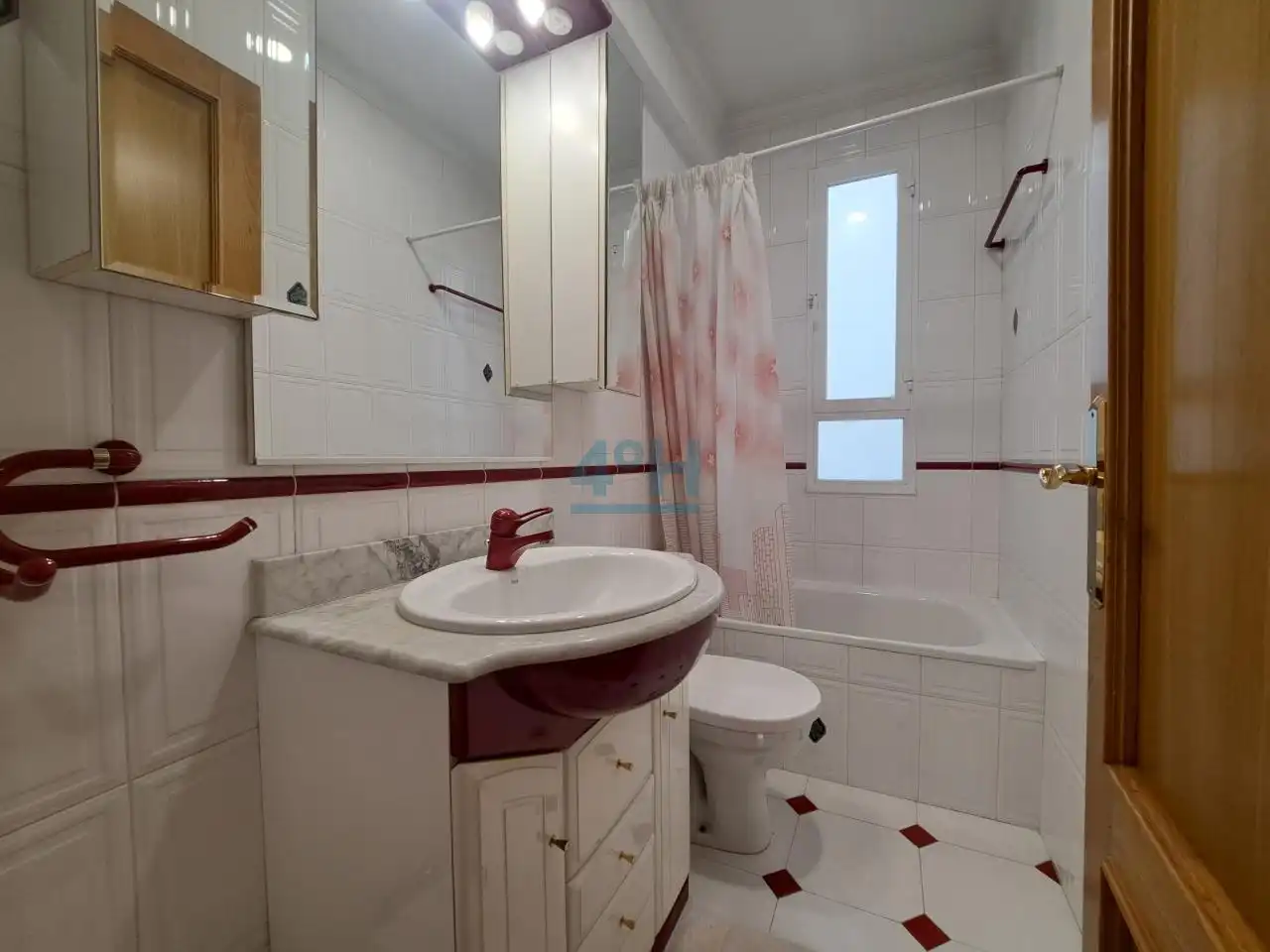 Bathroom of Flat for sale in Ourense Capital   with Heating, Storage room and Furnished