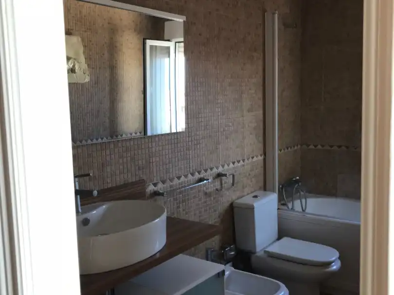 Badezimmer von Dachboden zum Verkauf in Churriana de la Vega mit Klimaanlage, Terrasse und Balkon