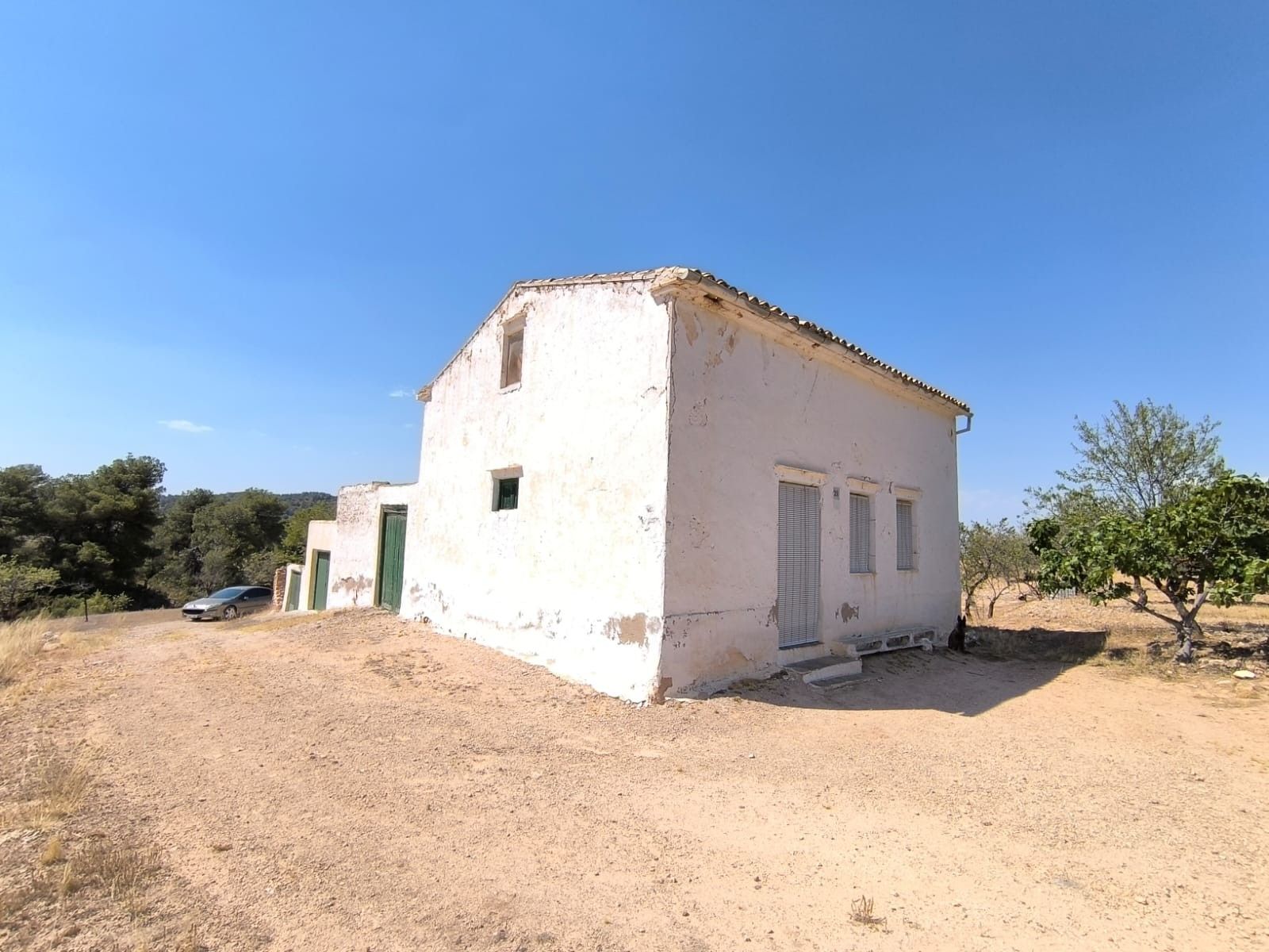 Vista exterior de Finca rústica en venda en Villena amb Moblat i Forn