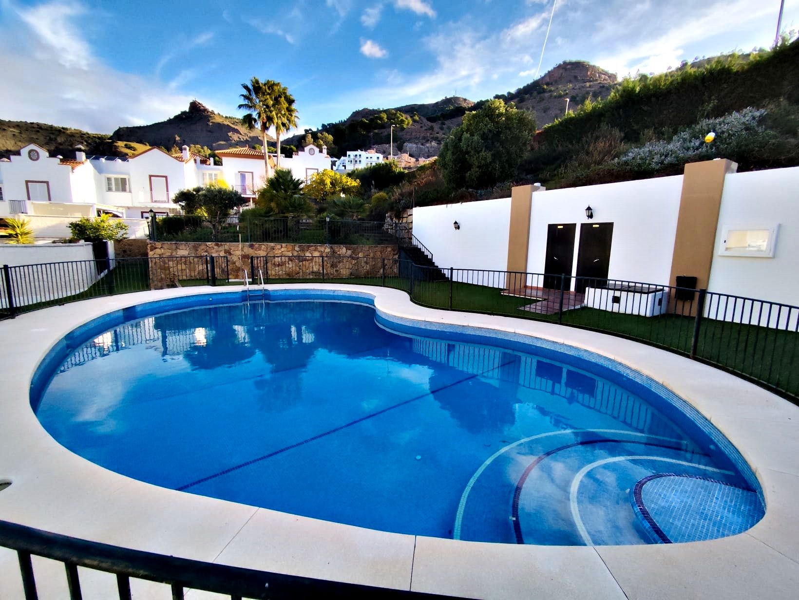 Piscina de Casa adosada en venda en Pizarra amb Jardí privat, Terrassa i Traster