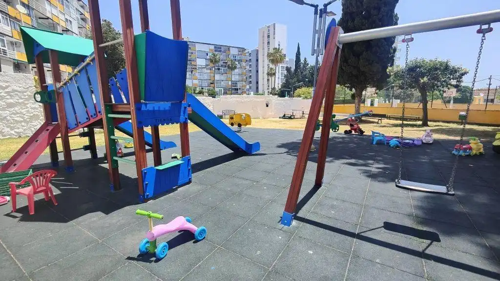 Aparcament de Pis en venda en Benalmádena amb Terrassa i Piscina comunitària