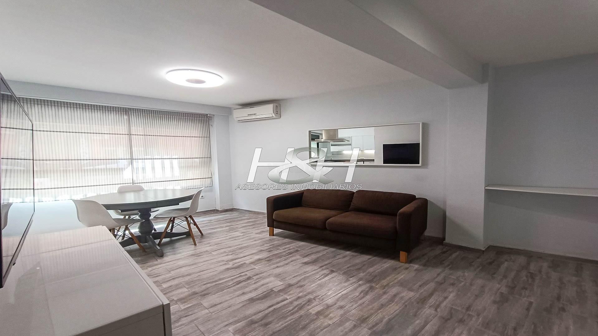 Sala d'estar de Planta baixa en venda en Burjassot amb Calefacció, Terrassa i Balcó