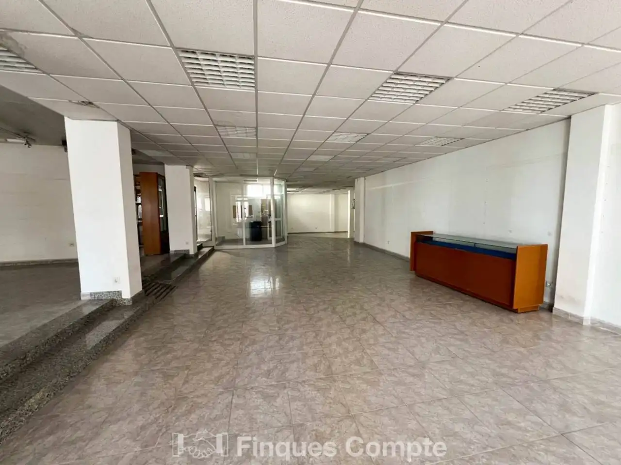 Gewerbefläche zum Verkauf in Calle Joan Carles I 04-06, imagen 2