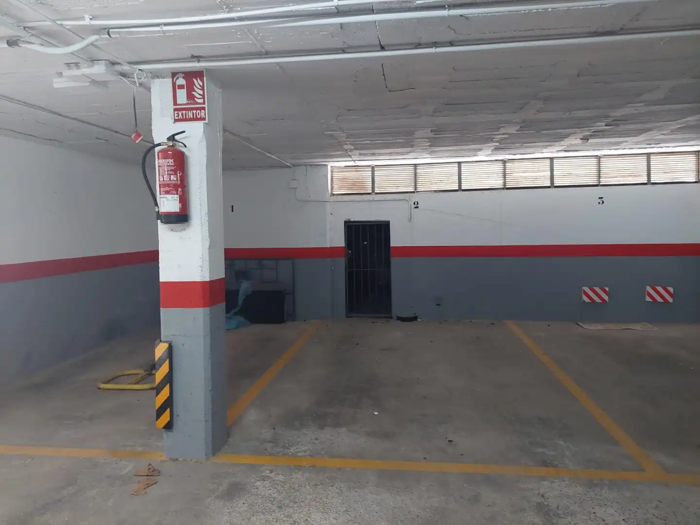 Garage for rent in Poble