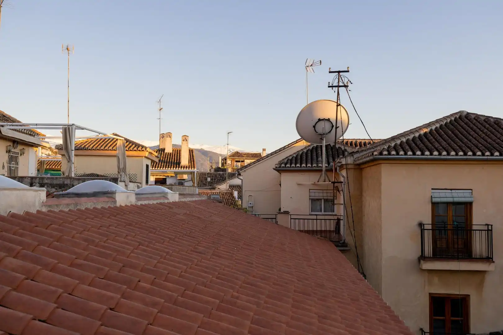 Vista exterior de Casa o xalet en venda en Granada amb Aire condicionat, Terrassa i Moblat