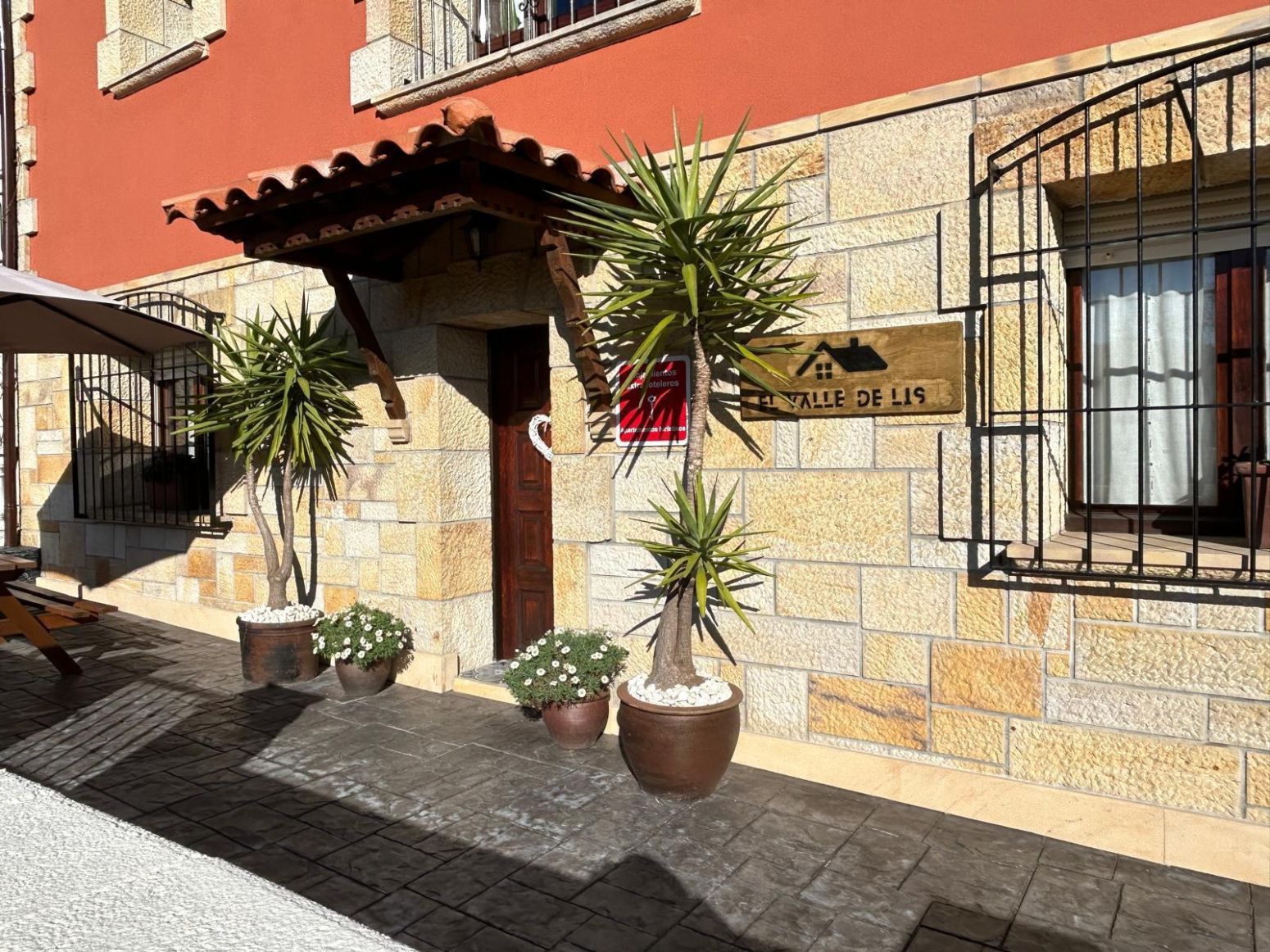 Exterior view of Single-family semi-detached for sale in Hazas de Cesto  with Heating, Terrace and Furnished