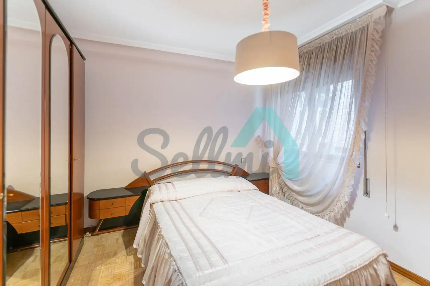 Habitación de Piso de alquiler en Oviedo  con Calefacción, Parquet y Terraza