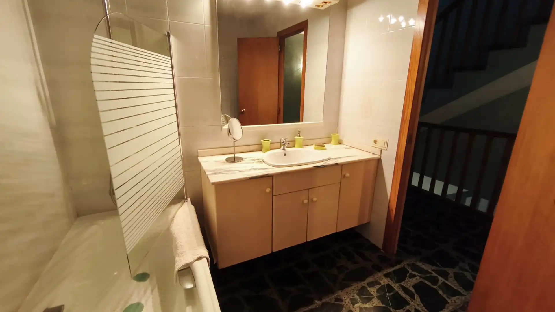Baño de Casa adosada en venta en Cerdanyola del Vallès con Calefacción, Terraza y Balcón