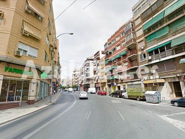 Local comercial en venta en Campoamor - Altozano