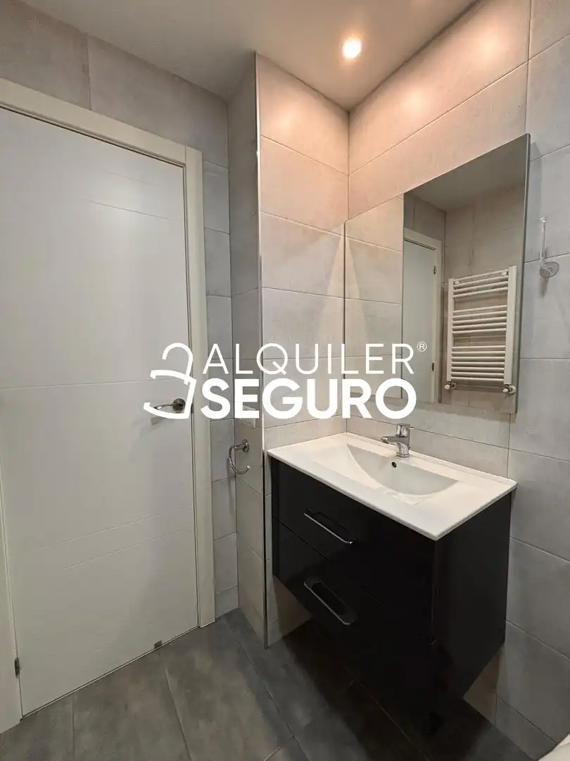 Badezimmer von Wohnung zur Miete in Madrid mit Heizung und Terrasse