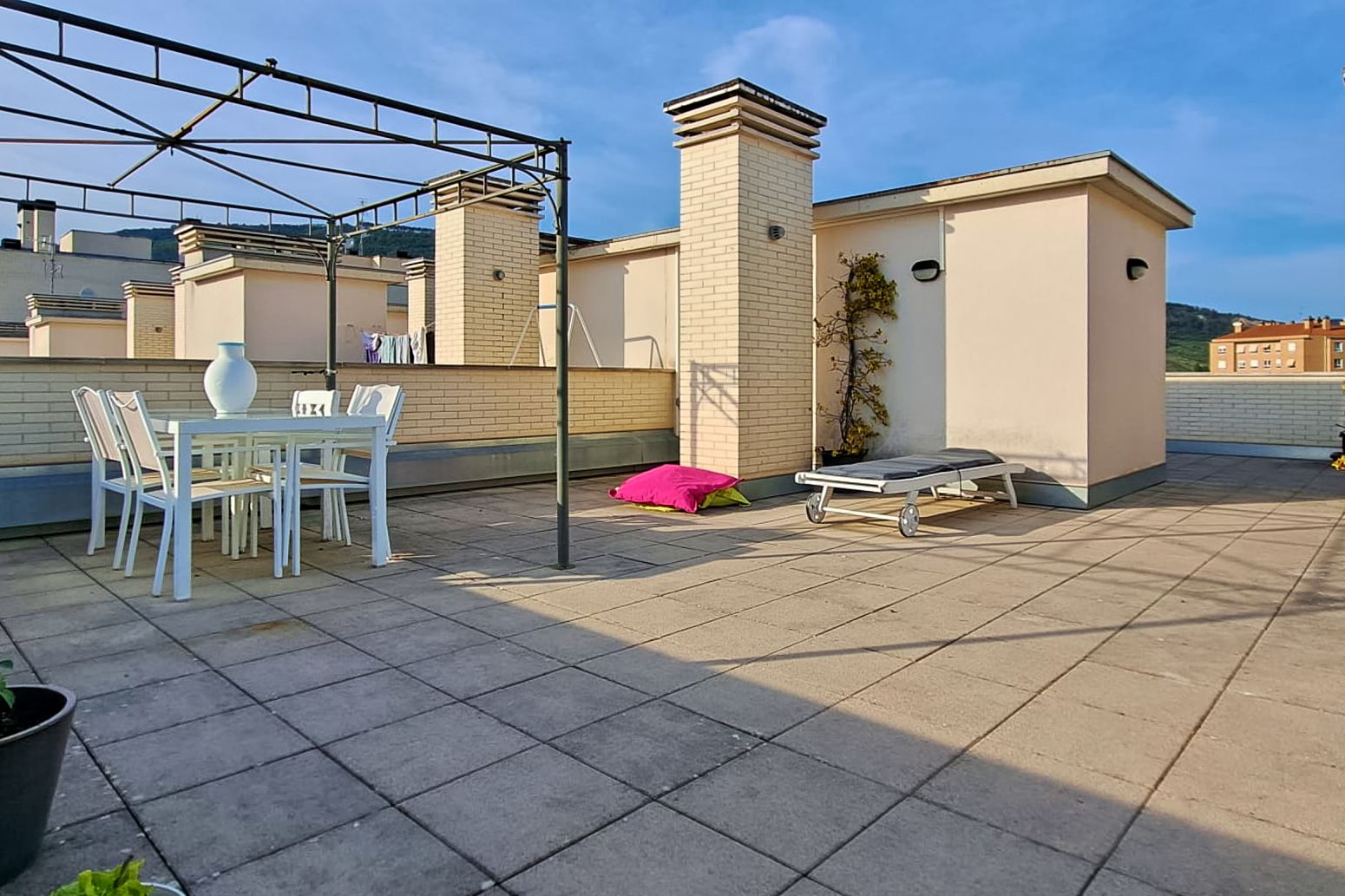 Terrassa de Àtic en venda en  Pamplona / Iruña amb Calefacció, Jardí privat i Parquet