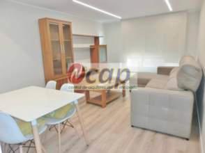 Sala d'estar de Pis de lloguer en Gijón  amb Calefacció, Parquet i Moblat