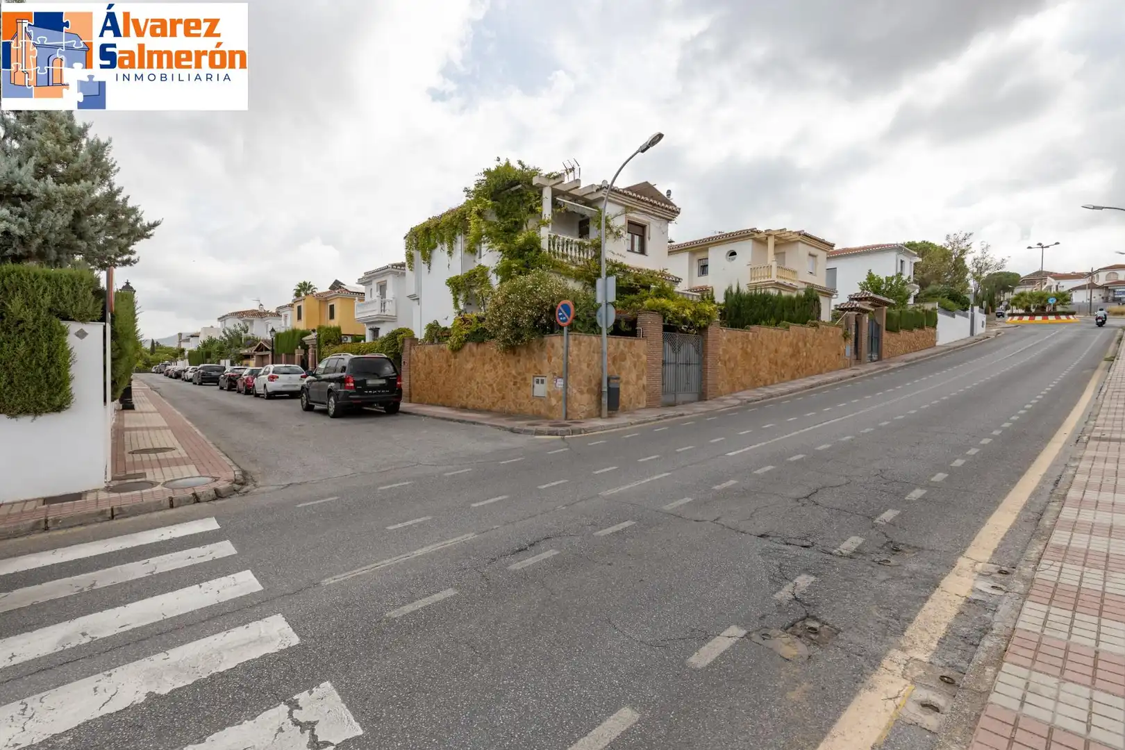 Exterior view of Houses for sale in Altos de la Zubia