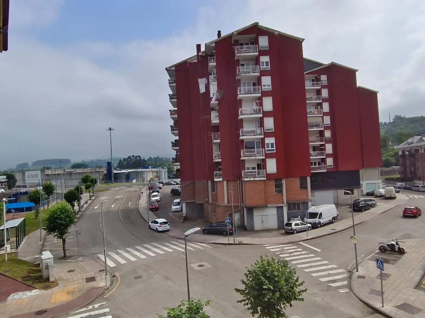 Parkplatz von Wohnung zur Miete in Entrambasaguas mit Heizung, Privatgarten und Parkett